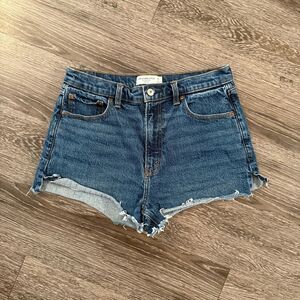 Abercrombie & Fitch The Mom Short High Rise